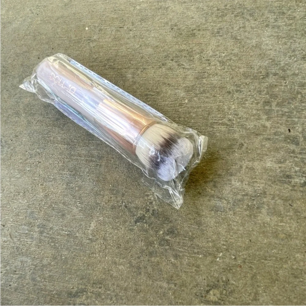 NEW Doll 10 Skin Buffing Foundation Brush